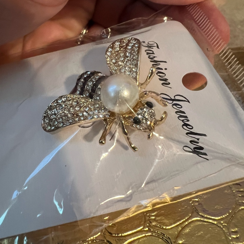 Gold and Silver Floral Brooch with Crystal Details - Picture 2 of 5